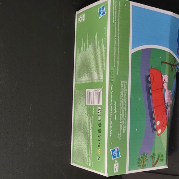 NWT Peppa pig Little Red car and Peppa family rainy day - Picture 6 of 9